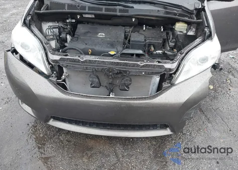 2016 Toyota Sienna Xle 8 Passenger z USA, uszkodzony, nr VIN 5TDYK3DC4GS737325